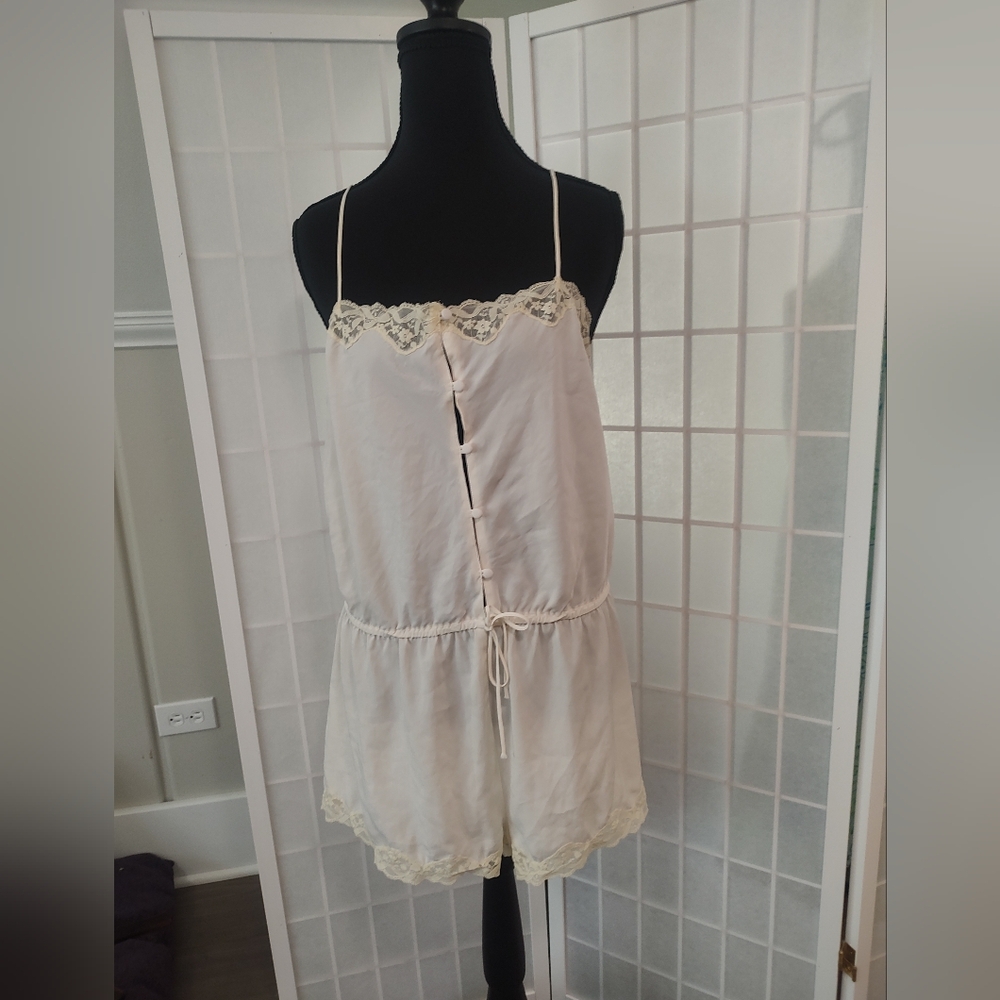 Victoria's Secret Gold Label Cream Chemise Soft Silhouette M